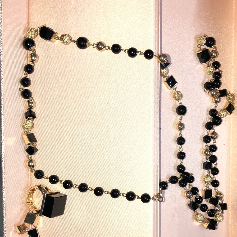 🔥SOLD🔥New York & Co. Necklace, earnings and ring